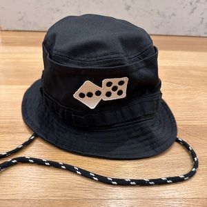 STUSSY BUCKET HAT
